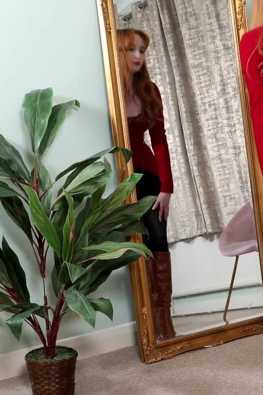 Miss Daphne Red